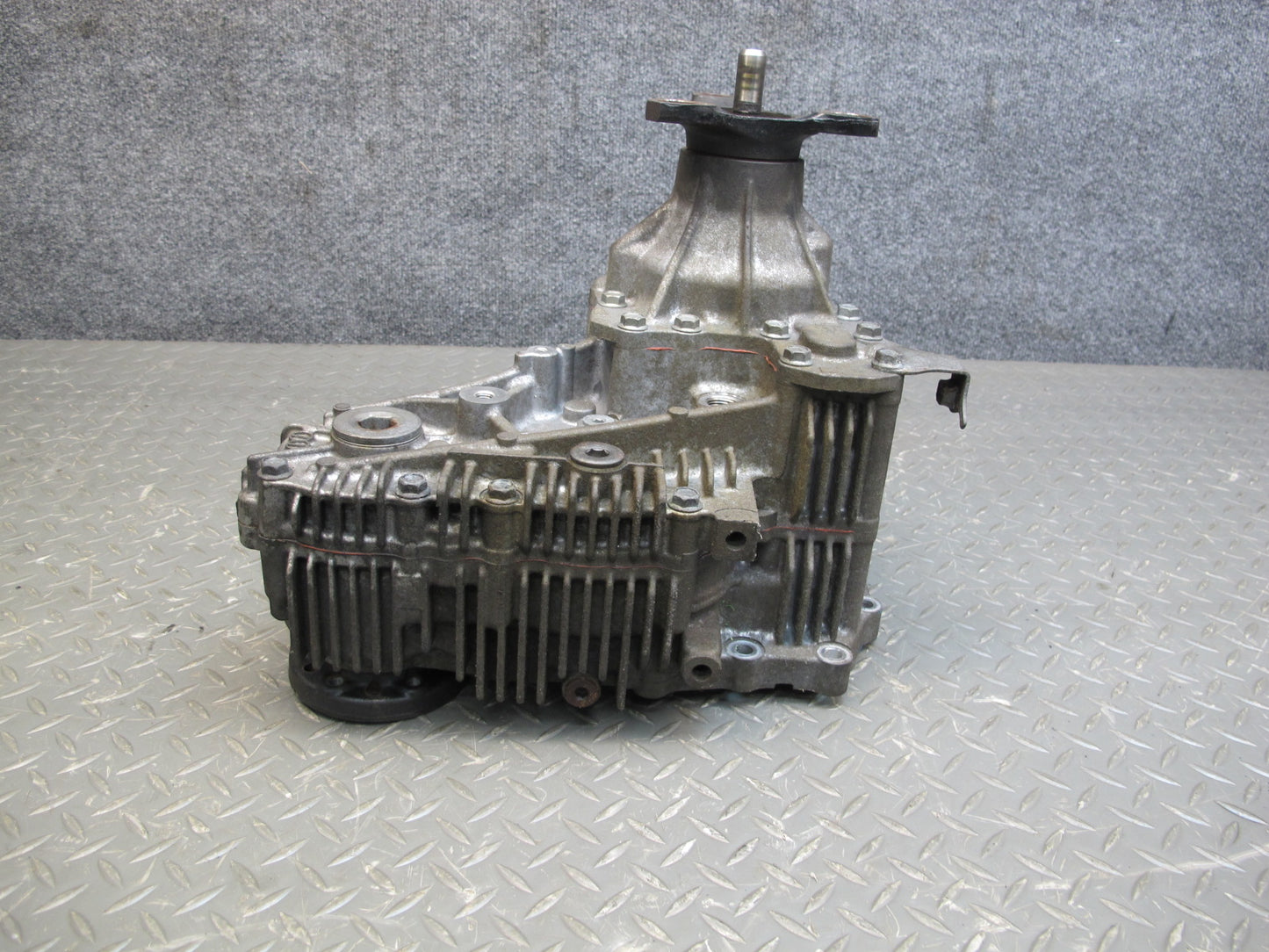 08-17 Lexus UVF46 LS600h LS460 AWD Transfer Case Box 36100-HRB001 OEM