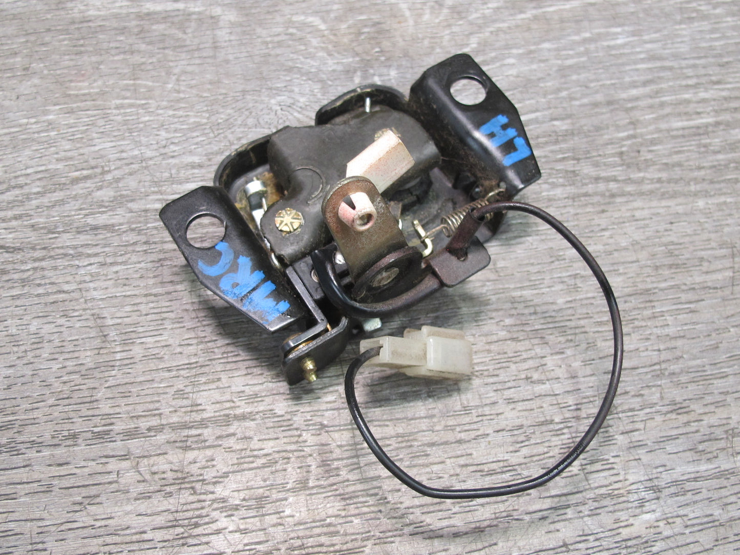 86-91 Mazda RX7 Coupe Rear Left & Right Trunk Lock Latch w Striker Catch OEM
