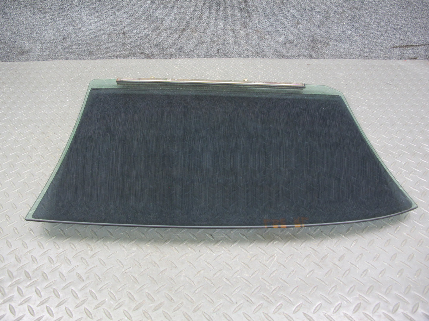 01-06 Lexus UCF30L LS430 Rear Left Door Glass Window OEM
