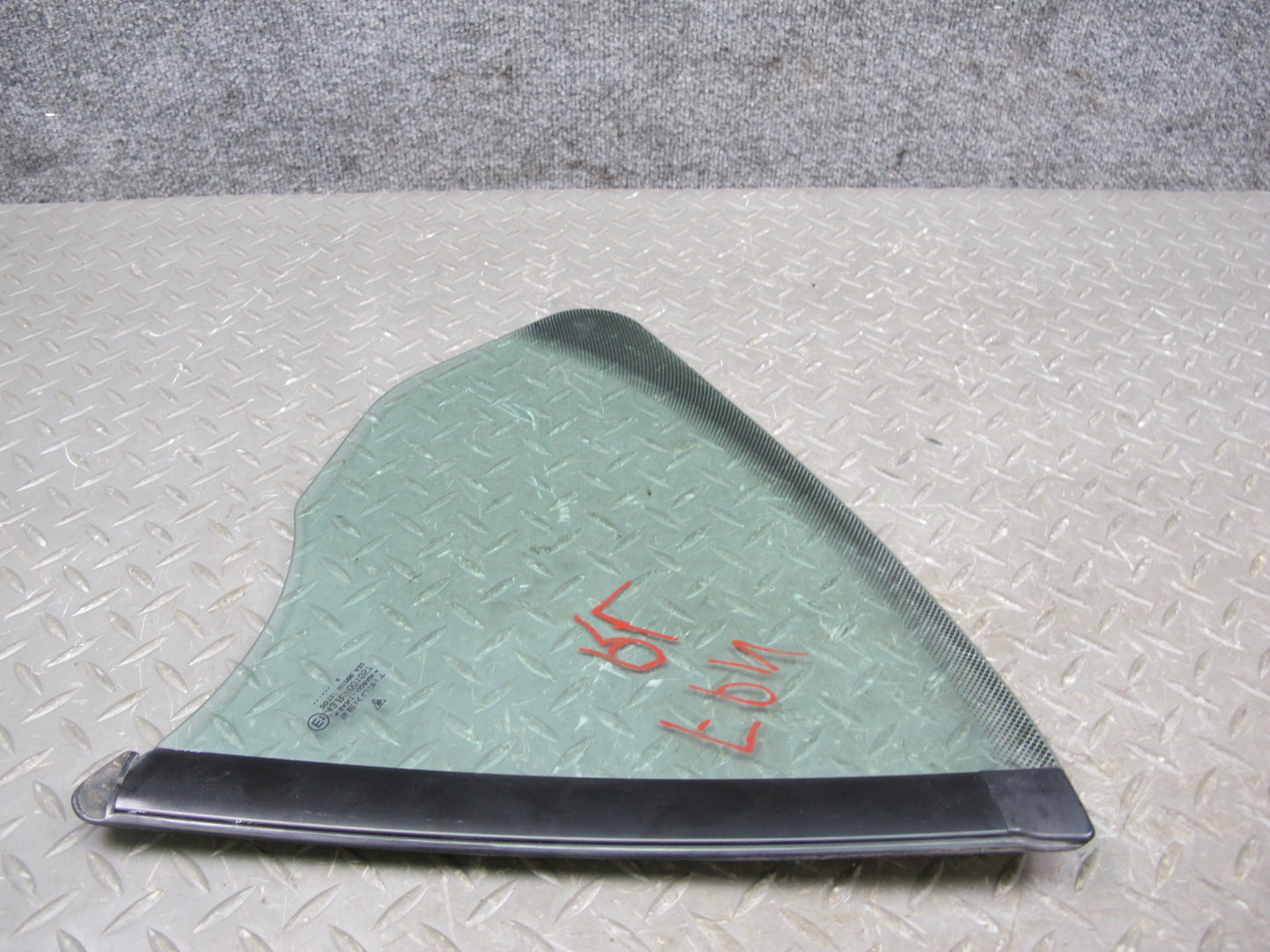 1999-2005 Porsche 911 Carrera 996 Convertible Rear Left Quarter Glass Window