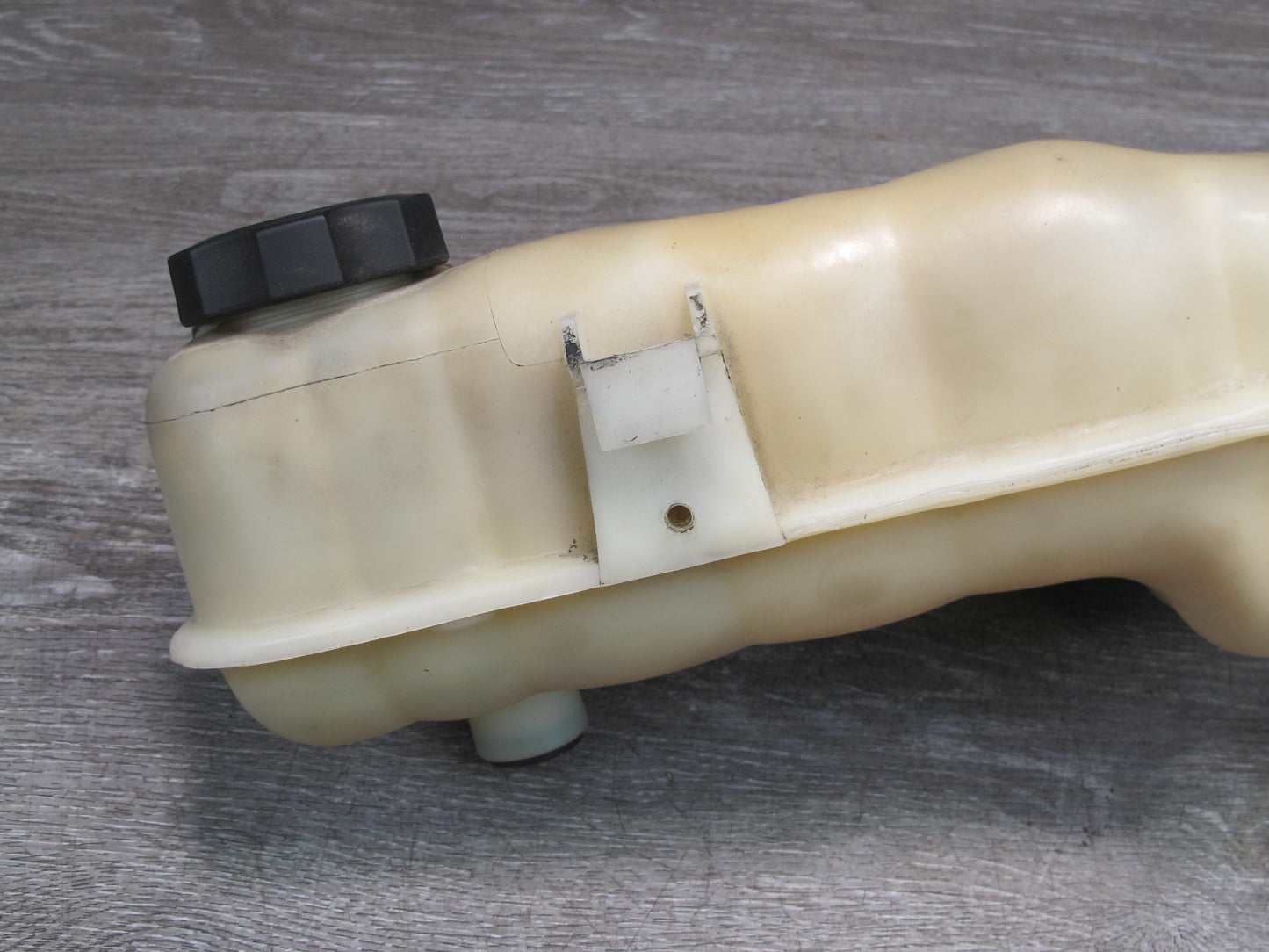 03-06 Chevrolet SSR Engine Coolant Expansion Overflow Reservoir Bottle OEM