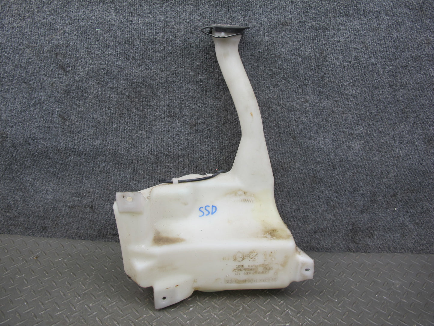 07-10 Saturn SKY Pontiac Solstice Windshield Washer Fluid Reservoir w Pump OEM
