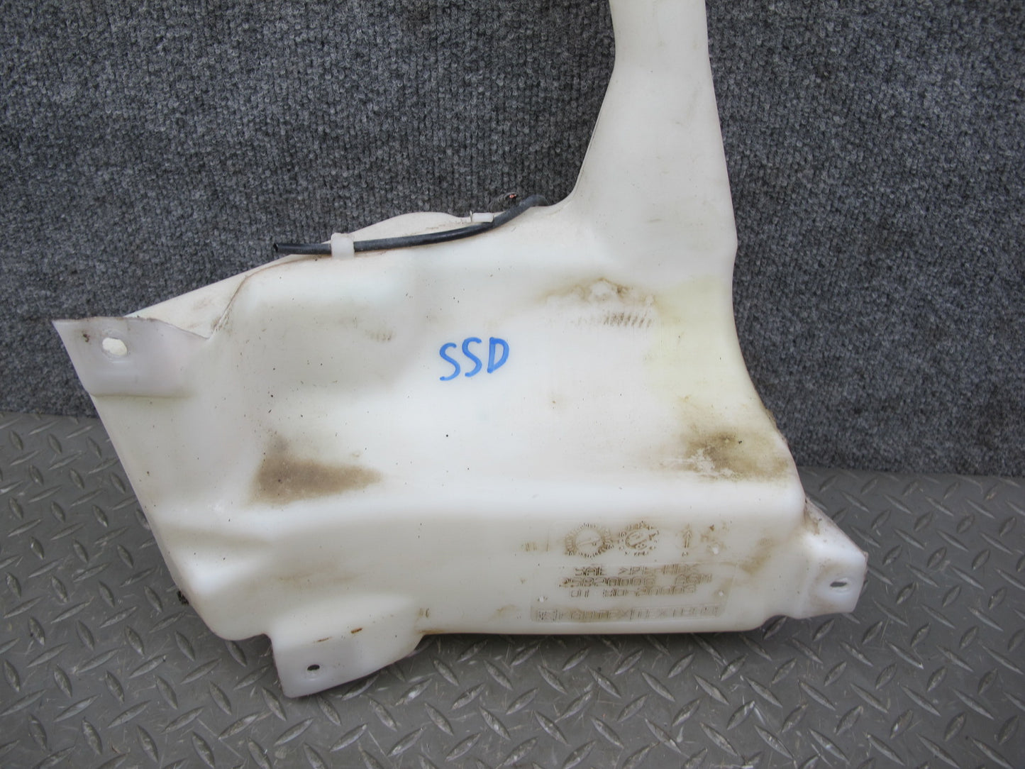 07-10 Saturn SKY Pontiac Solstice Windshield Washer Fluid Reservoir w Pump OEM