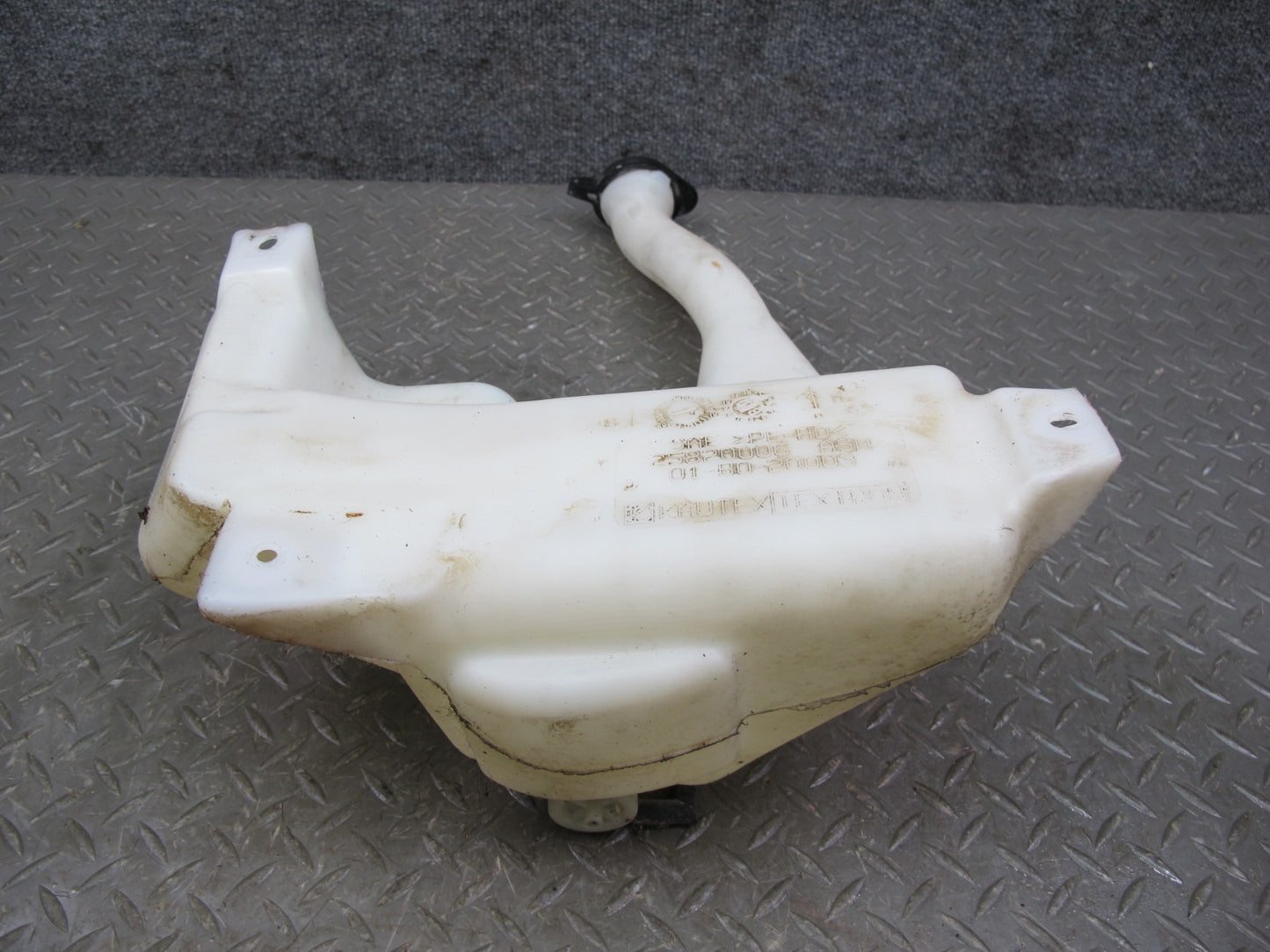07-10 Saturn SKY Pontiac Solstice Windshield Washer Fluid Reservoir w Pump OEM