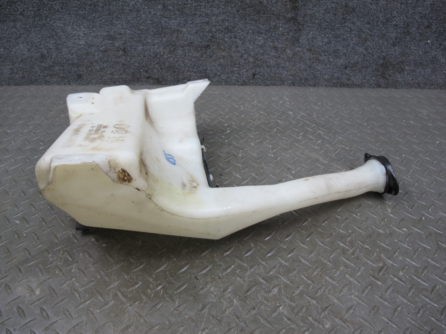 07-10 Saturn SKY Pontiac Solstice Windshield Washer Fluid Reservoir w Pump OEM