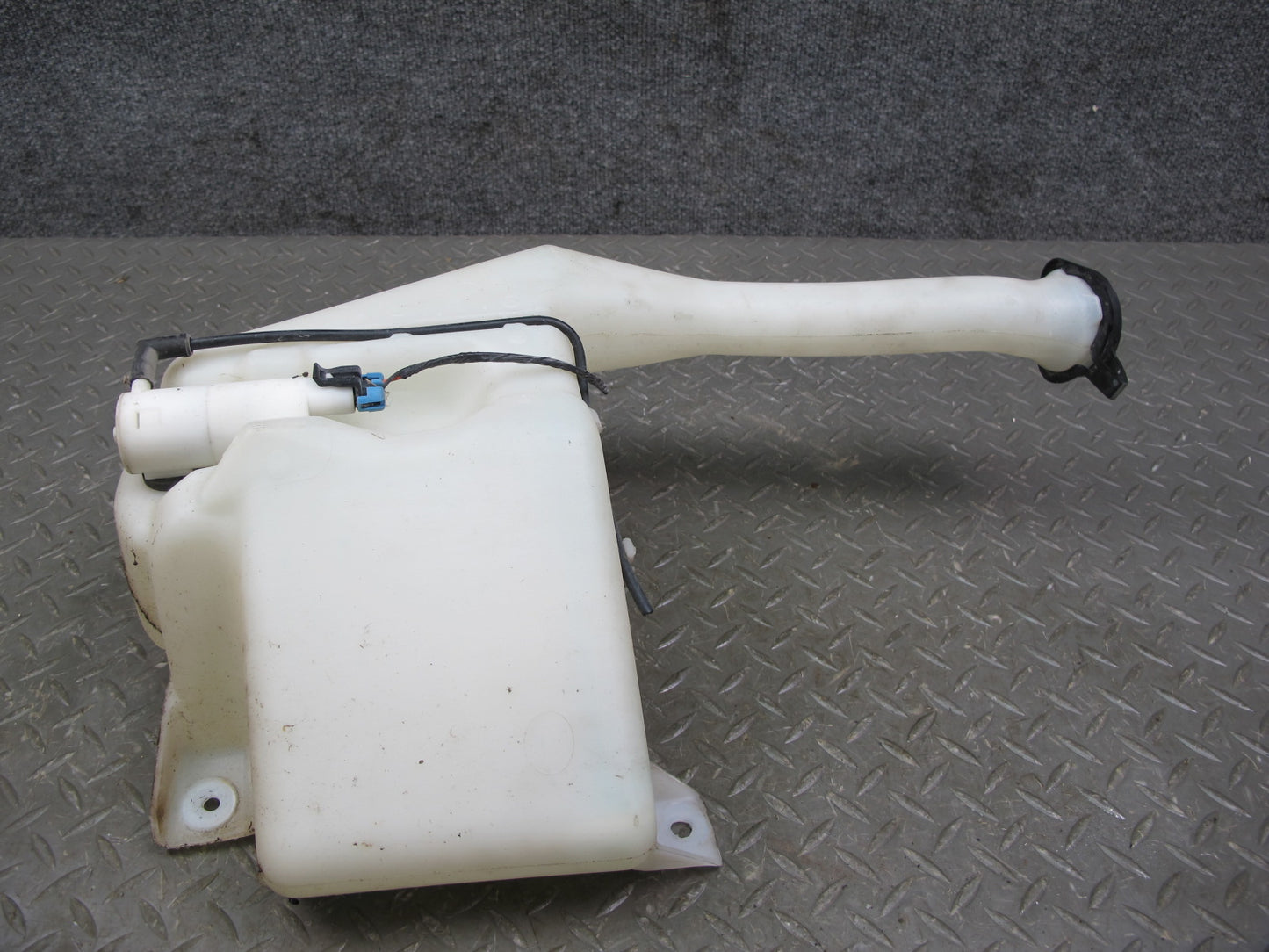 07-10 Saturn SKY Pontiac Solstice Windshield Washer Fluid Reservoir w Pump OEM