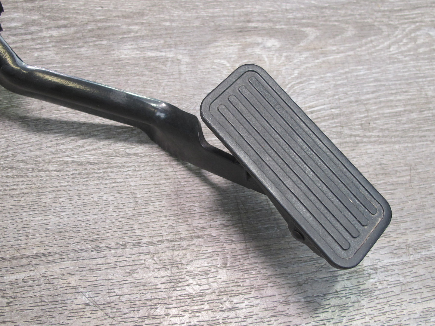 03-06 Chevrolet SSR A/T Accelerator Gas Pedal 15145758 OEM
