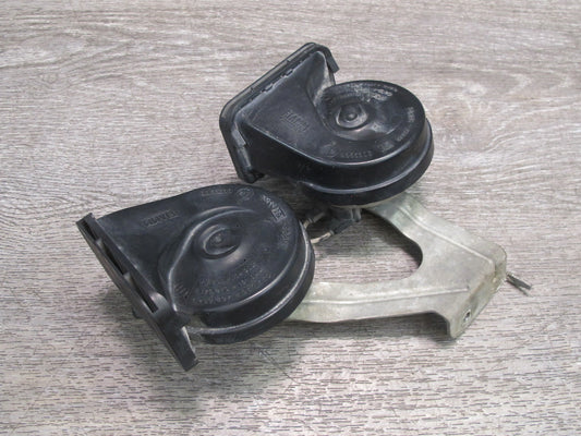 03-06 Chevrolet SSR High & Low Tone Note Horn Signal w Mount Bracket Assy OEM