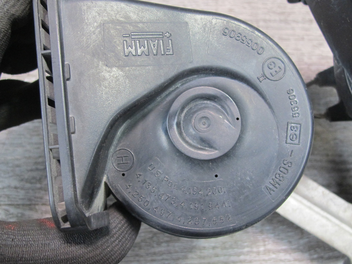 03-06 Chevrolet SSR High & Low Tone Note Horn Signal w Mount Bracket Assy OEM
