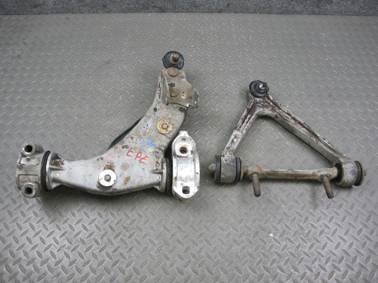 1984-1986 Porsche 928 S Front Right Side Upper & Lower Control Arm Set of 2