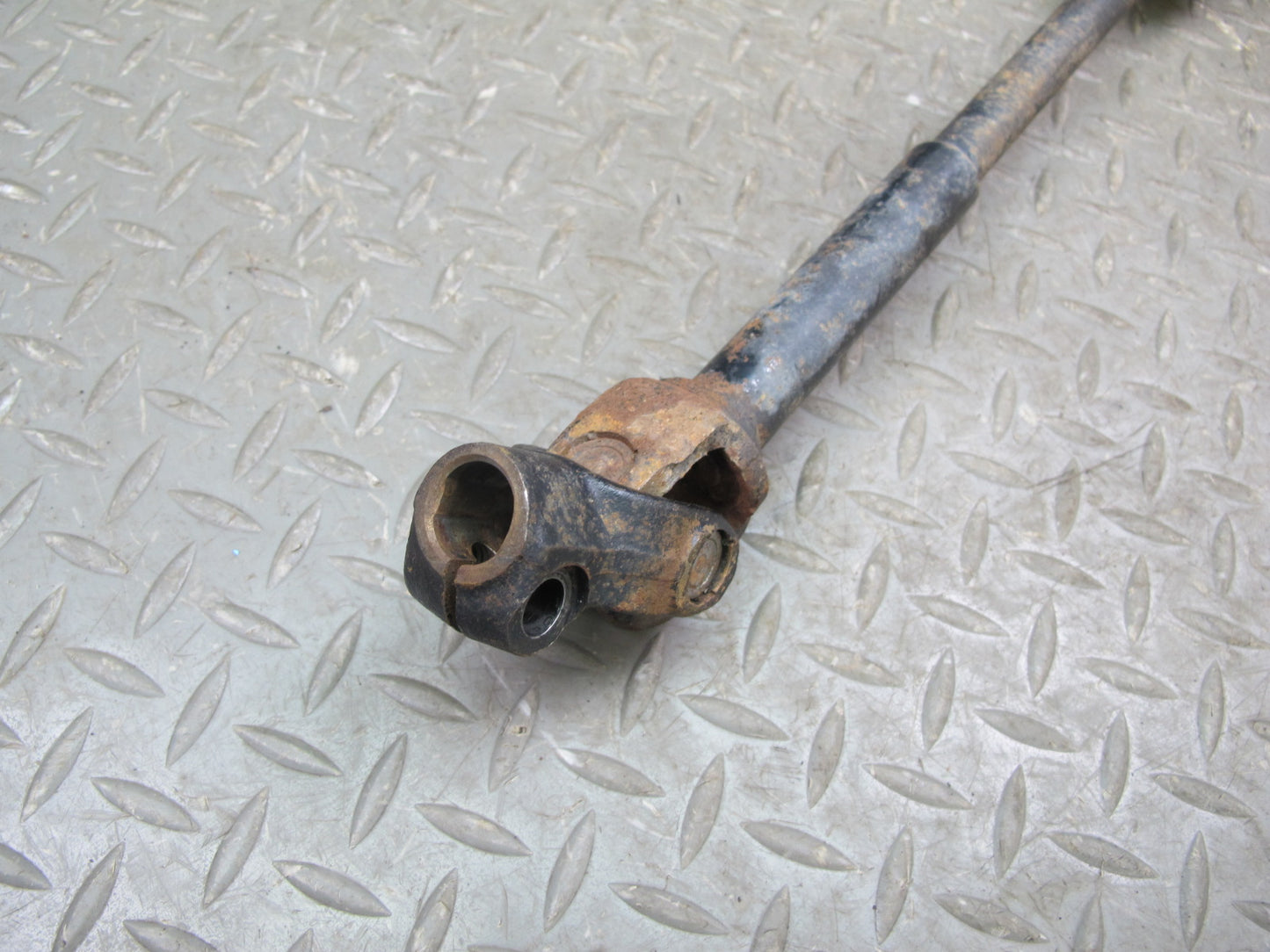 07-10 Saturn SKY Solstice Steering Column Intermediate U Joint Shaft OEM