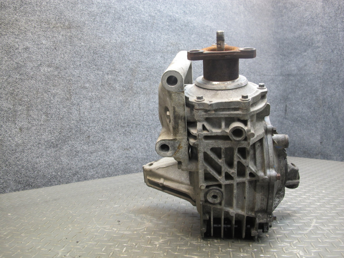 07-09 Saturn SKY Solstice Turbo M/T Rear Differential Carrier 3.73 Ratio OEM