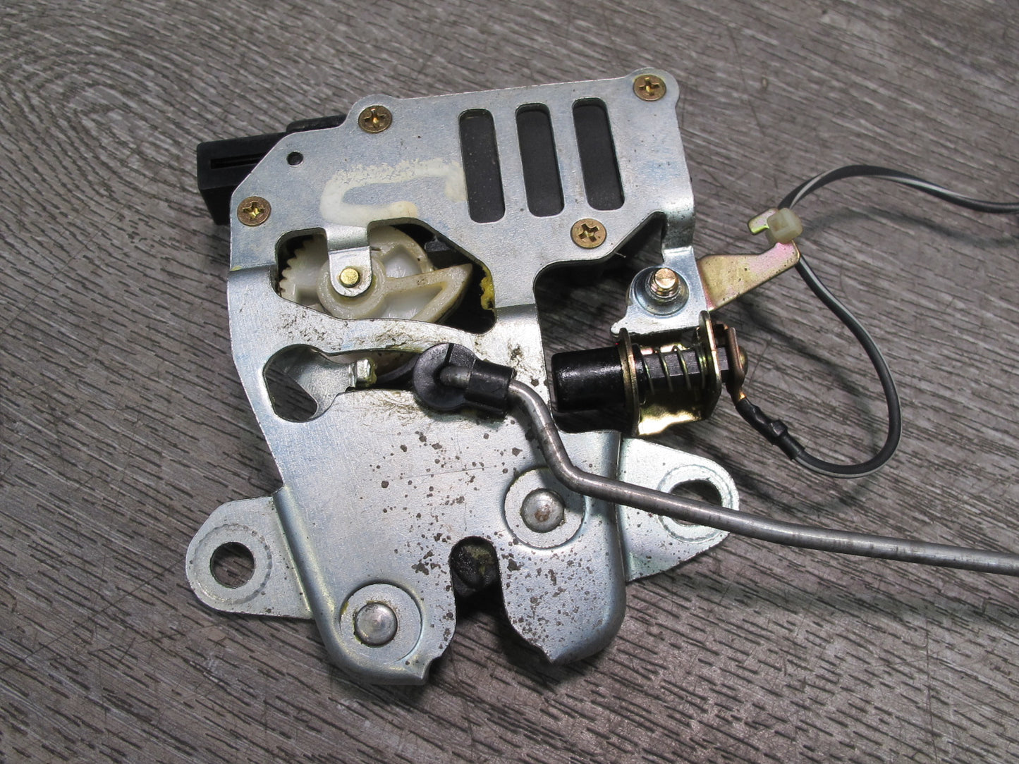 92-00 Lexus UZZ30L SC300 SC400 Rear Trunk Lid Lock Latch Actuator OEM