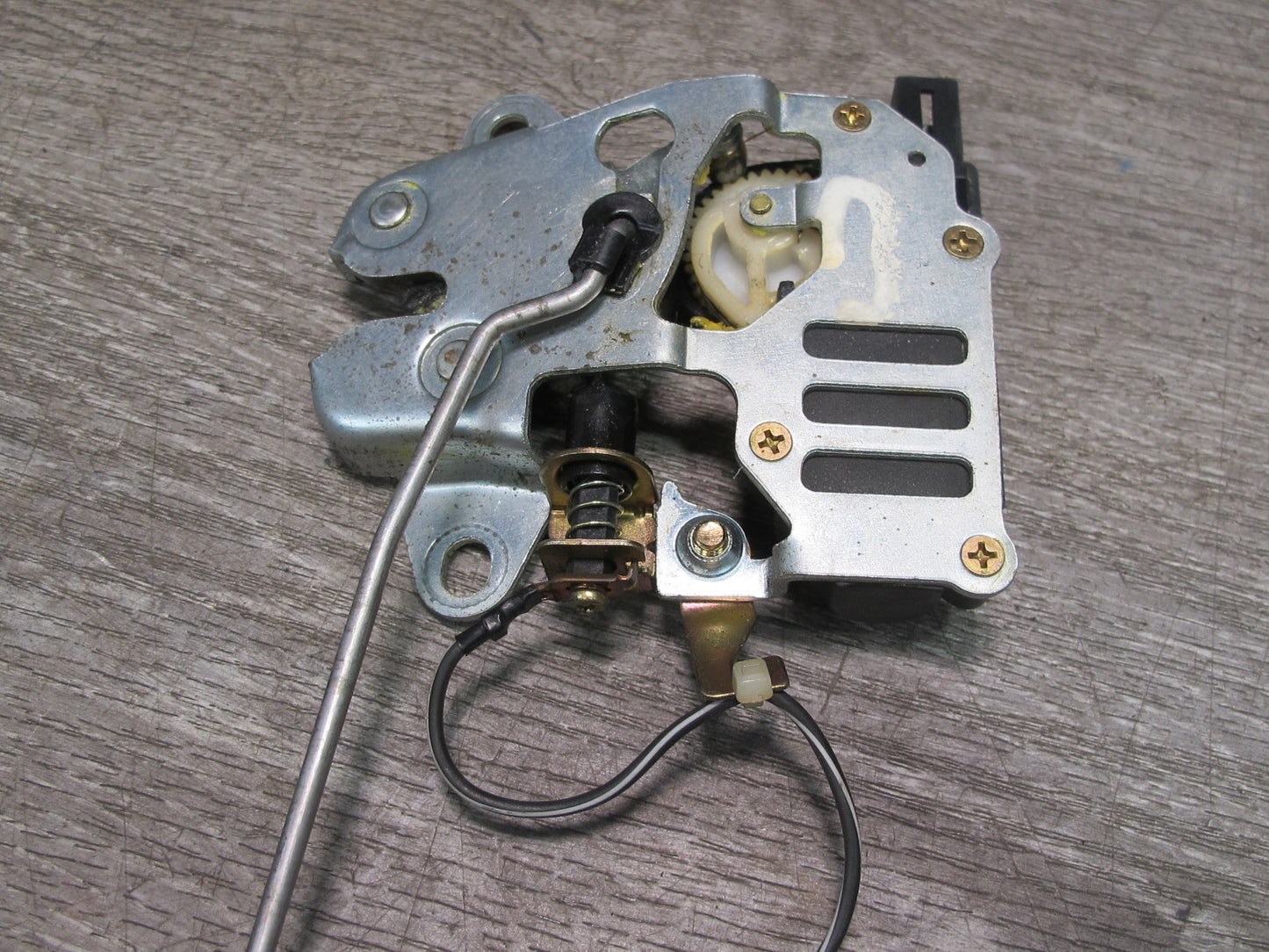 92-00 Lexus UZZ30L SC300 SC400 Rear Trunk Lid Lock Latch Actuator OEM