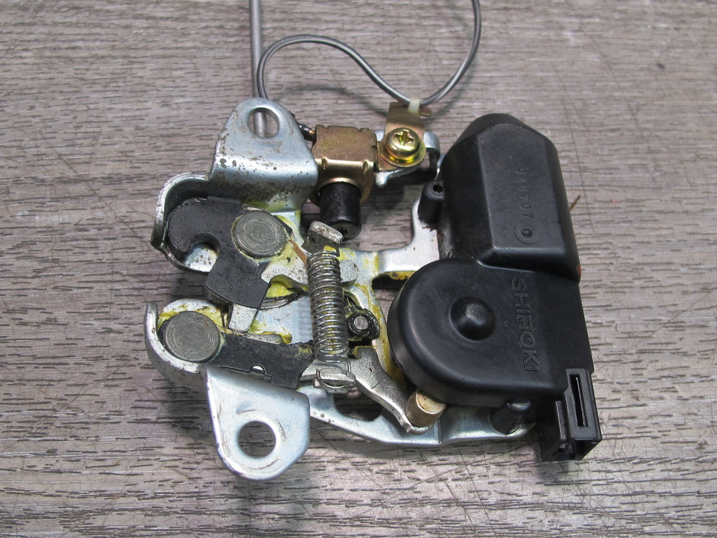 92-00 Lexus UZZ30L SC300 SC400 Rear Trunk Lid Lock Latch Actuator OEM