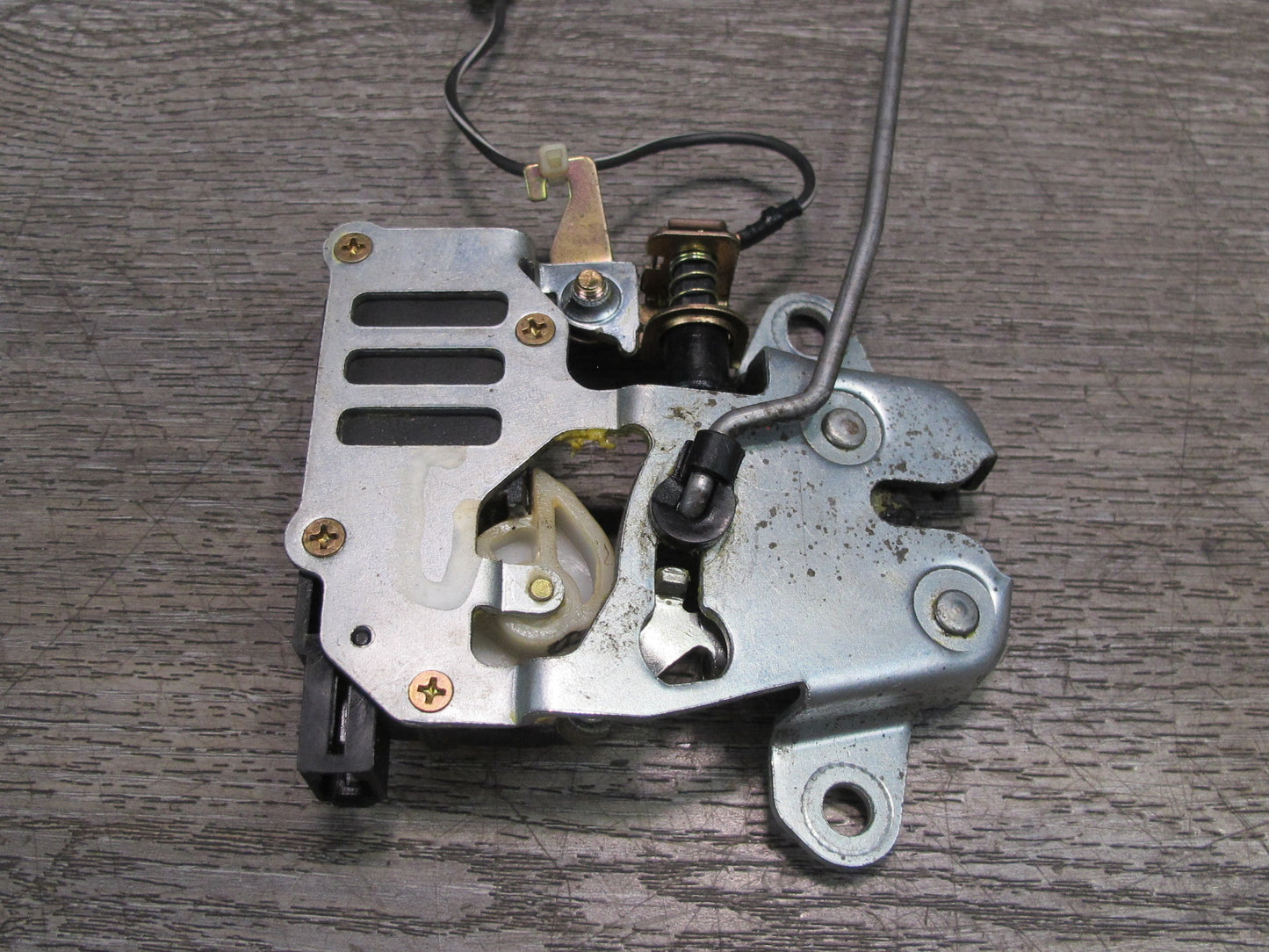 92-00 Lexus UZZ30L SC300 SC400 Rear Trunk Lid Lock Latch Actuator OEM