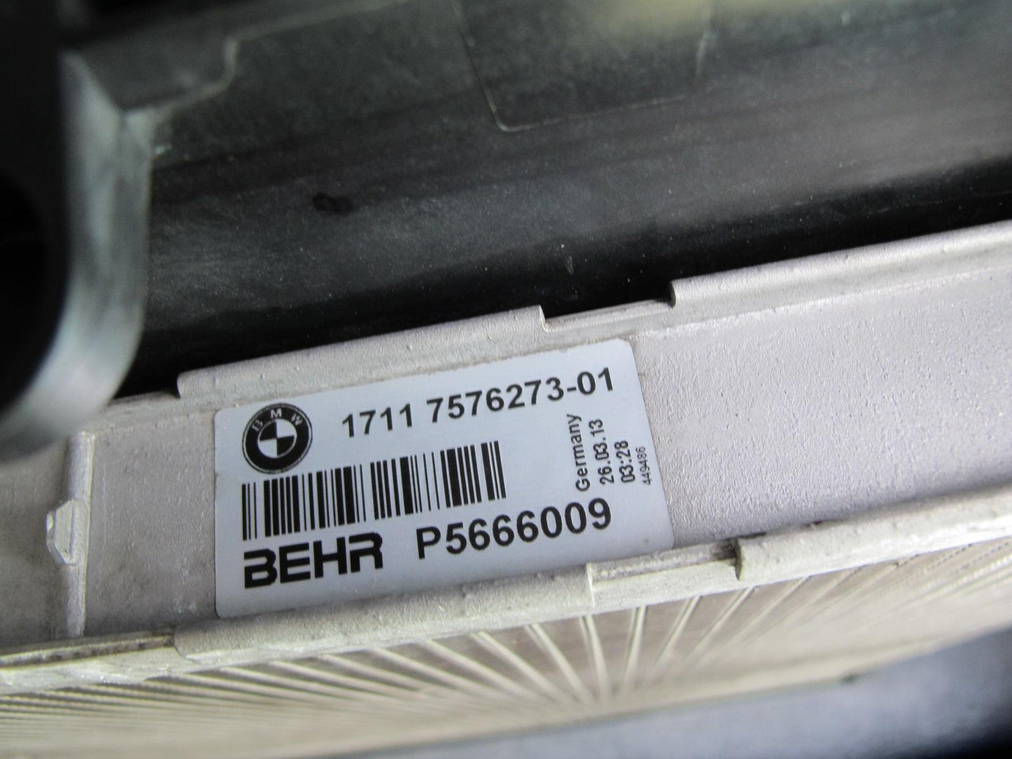 10-14 BMW E70 E71 X5M X6M S63 Engine Radiator Condenser Cooling Fan Shroud OEM