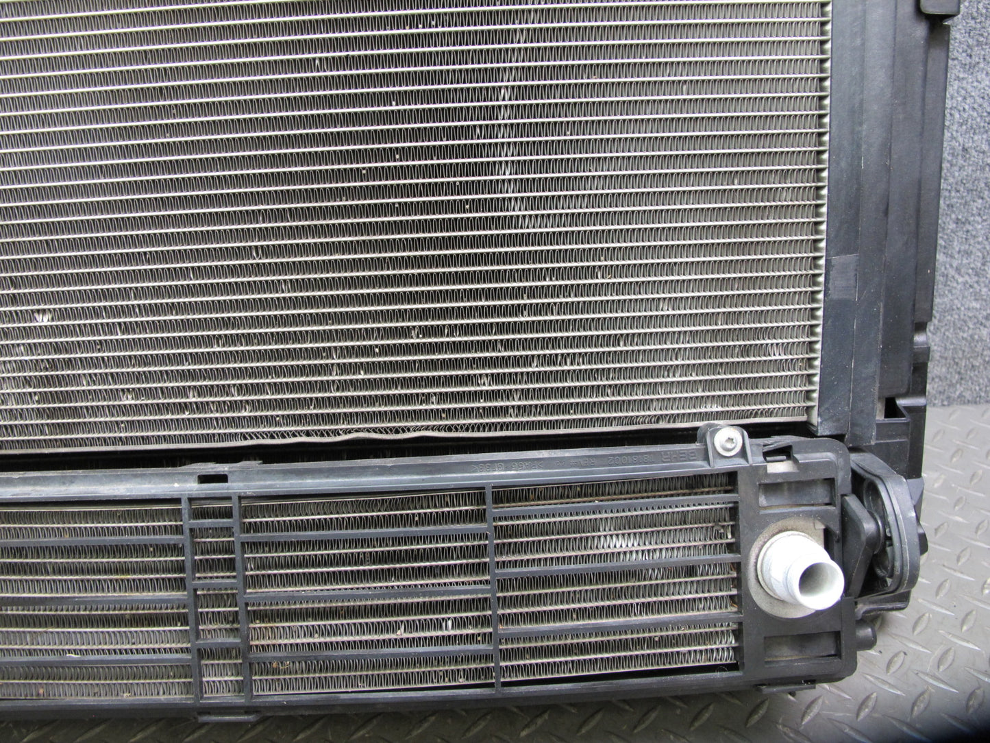 10-14 BMW E70 E71 X5M X6M S63 Engine Radiator Condenser Cooling Fan Shroud OEM
