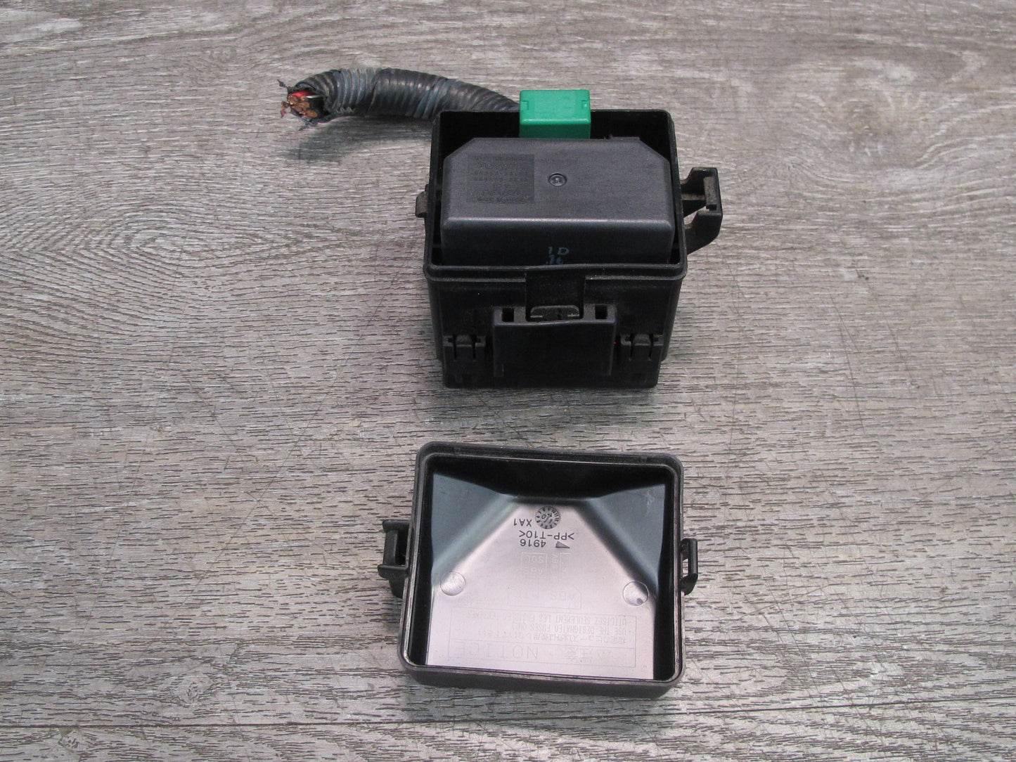 01-03 Lexus UCF30L LS430 Traction Skid Relay Box Module 88263-30150 OEM