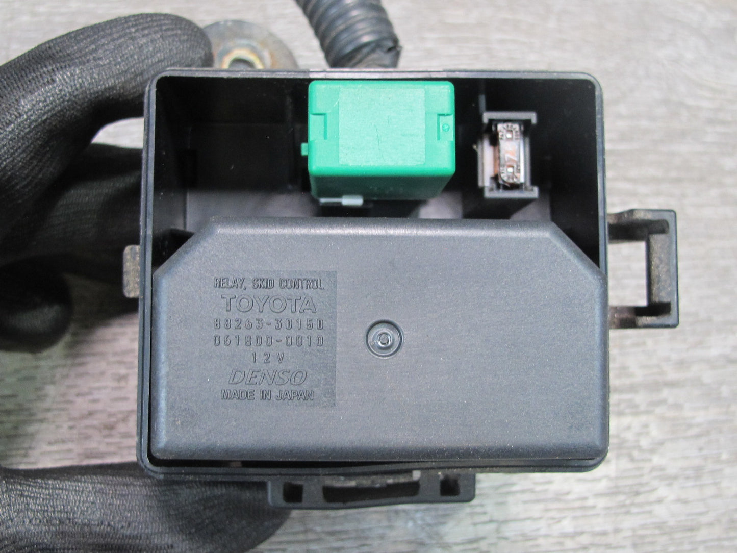 01-03 Lexus UCF30L LS430 Traction Skid Relay Box Module 88263-30150 OEM