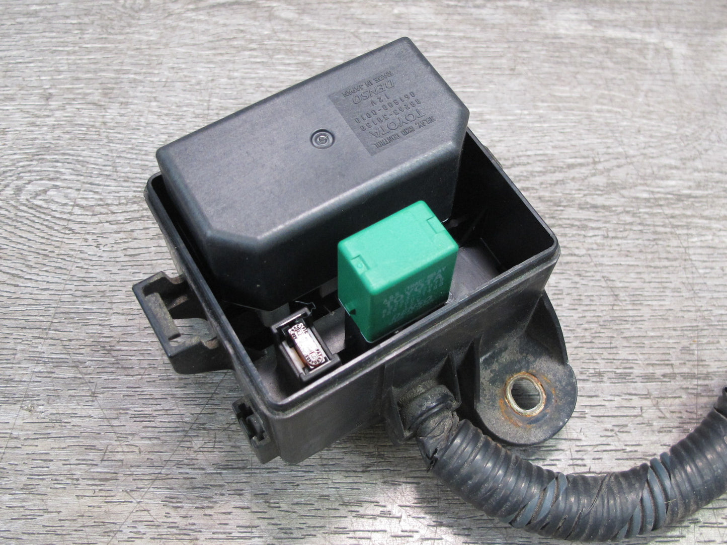 01-03 Lexus UCF30L LS430 Traction Skid Relay Box Module 88263-30150 OEM