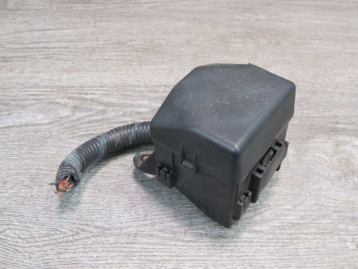 01-03 Lexus UCF30L LS430 Traction Skid Relay Box Module 88263-30150 OEM