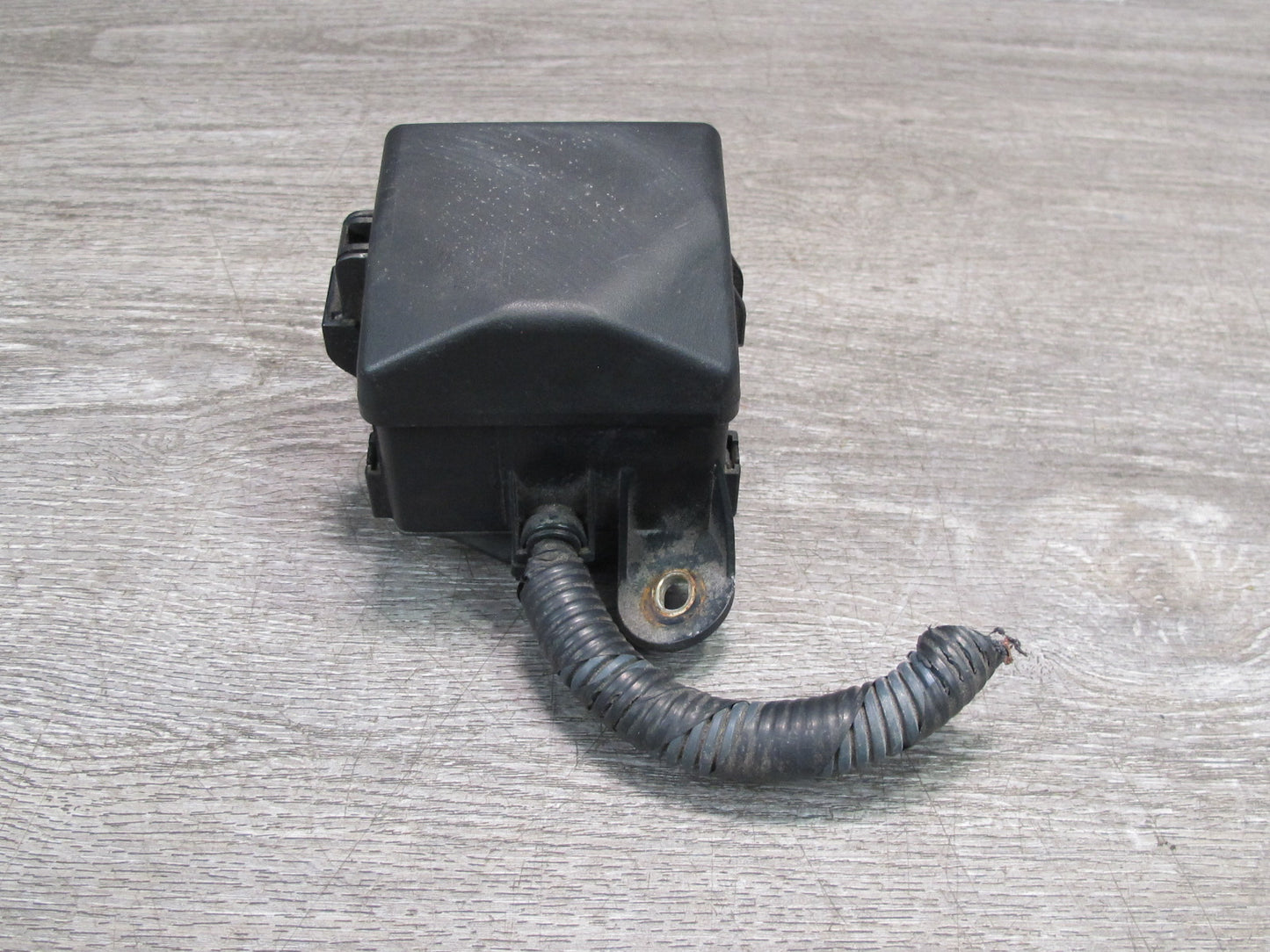 01-03 Lexus UCF30L LS430 Traction Skid Relay Box Module 88263-30150 OEM