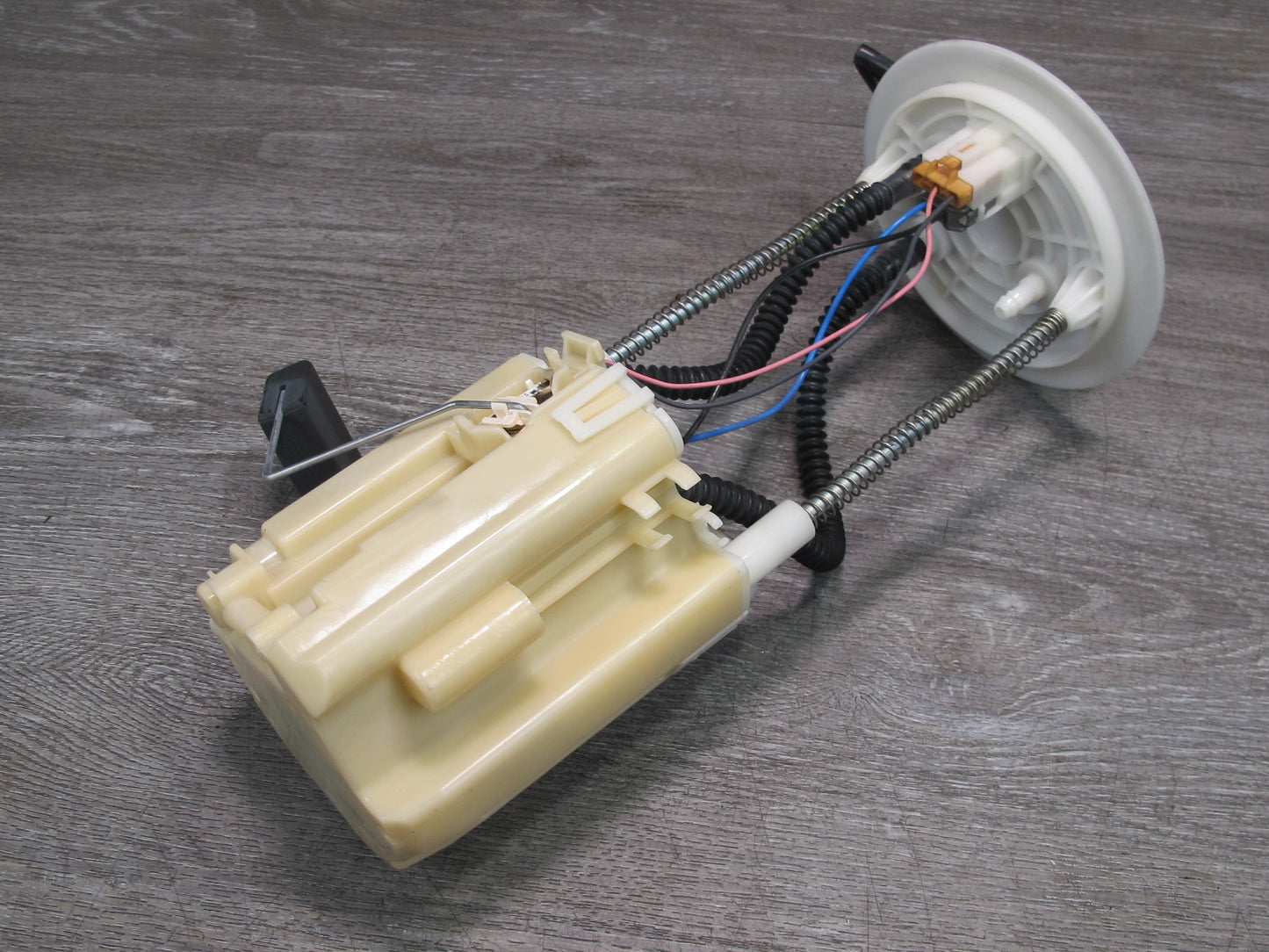 2003-2005 Lexus GX470 Fuel Gas Pump Level Sensor Assembly 77020-35060