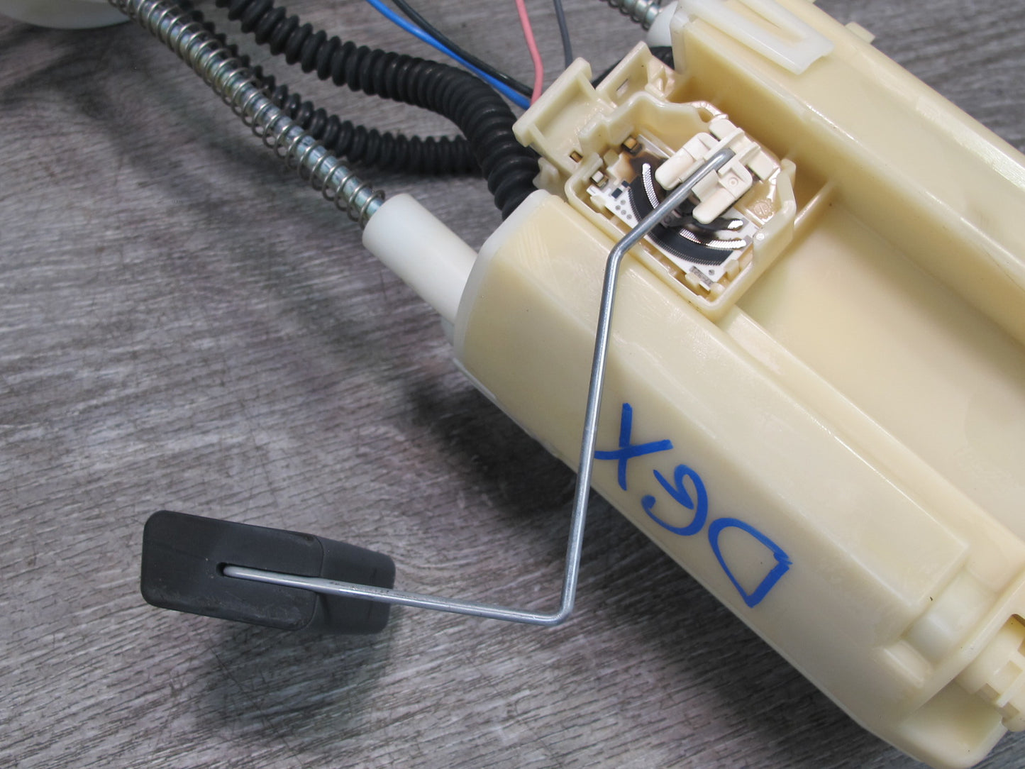2003-2005 Lexus GX470 Fuel Gas Pump Level Sensor Assembly 77020-35060