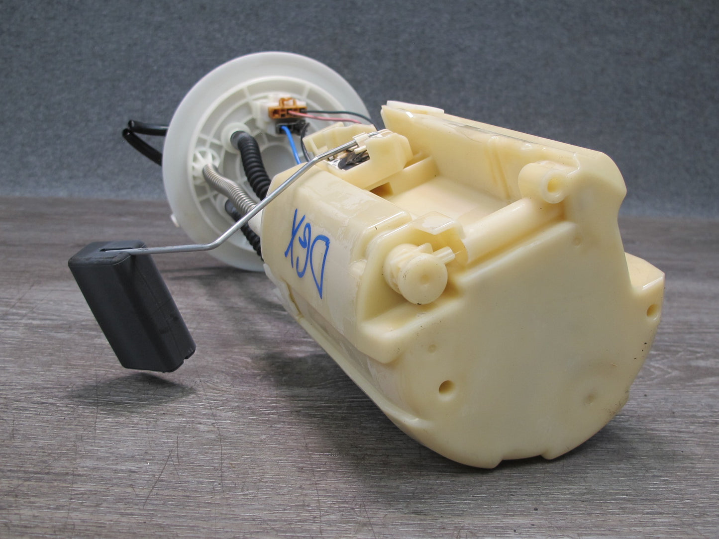 2003-2005 Lexus GX470 Fuel Gas Pump Level Sensor Assembly 77020-35060