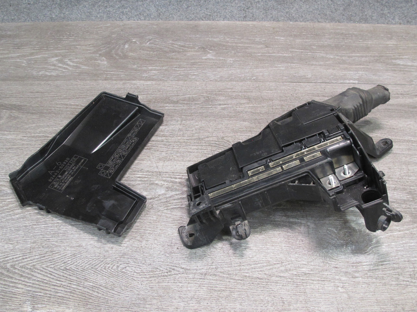 08-12 Lexus UVF46 LS600h Hybrid Engine Power Distribution Fuse Relay Box OEM