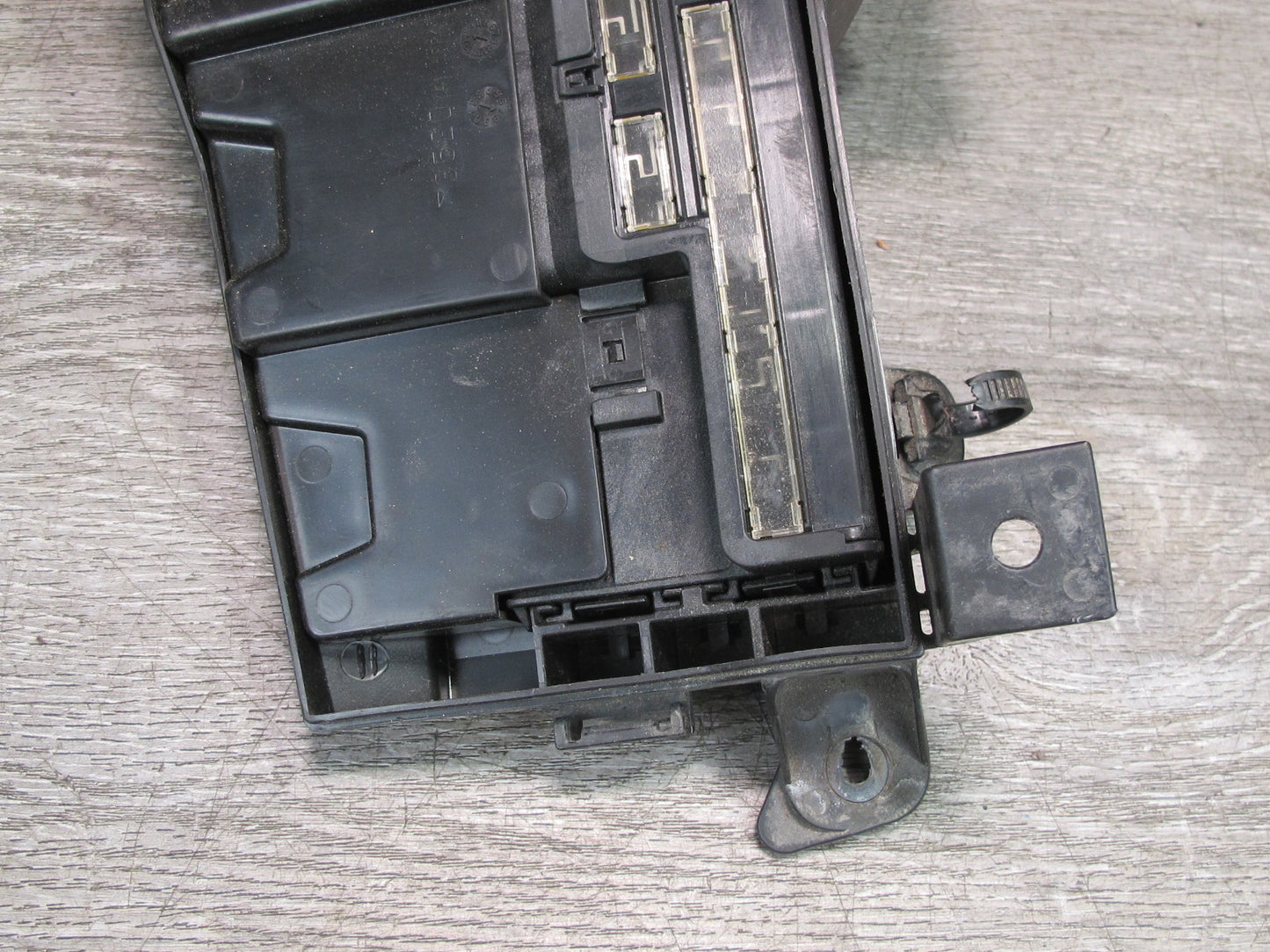 08-12 Lexus UVF46 LS600h Hybrid Engine Power Distribution Fuse Relay Box OEM