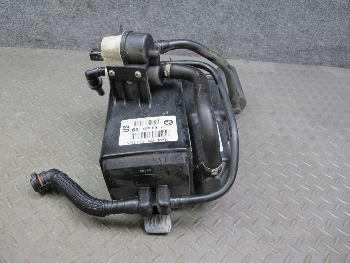 07-14 BMW E70 E71 X5 X6 Fuel Evap Vapor Activated Charcoal Canister OEM