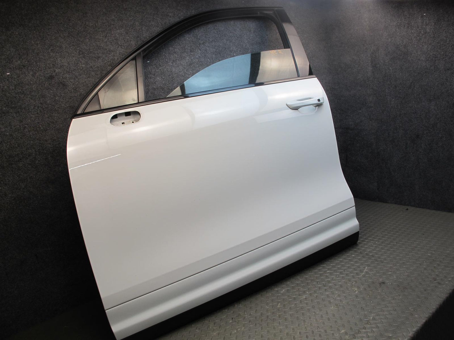 2011-2018 Porsche Cayenne 958 Front Left Driver Side Door Shell Panel W/ Glass