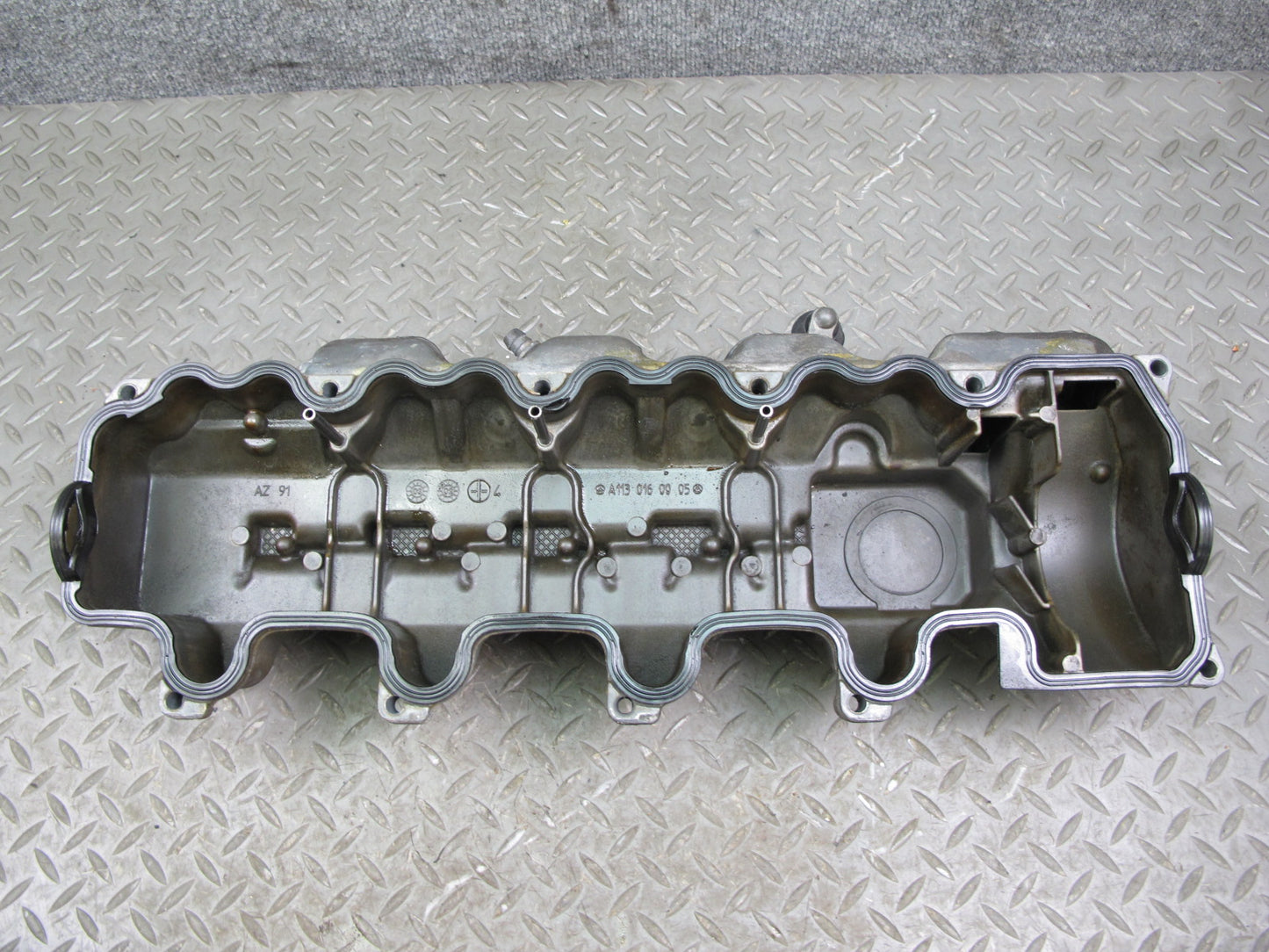 03-06 Mercedes R230 SL500 M113 Engine Left Side Cylinder Head Valve Cover OEM