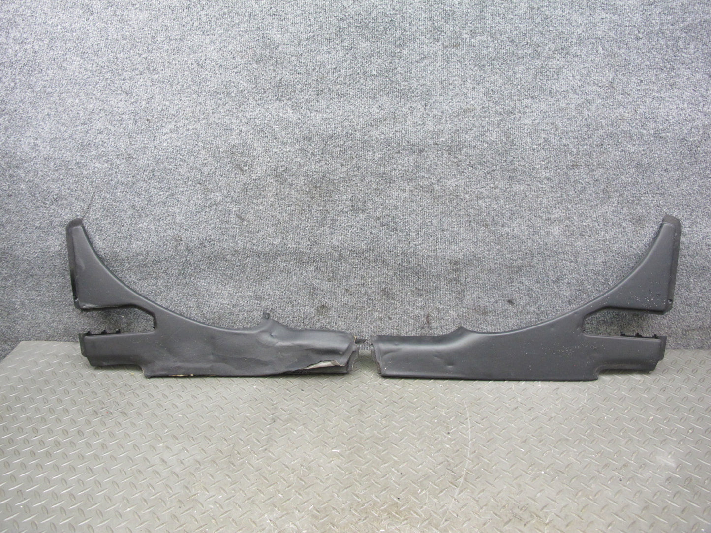 03-06 Mercedes R230 Set of 2 TOP Rear Quarter Hinge Flap Trim Edge Cover OEM