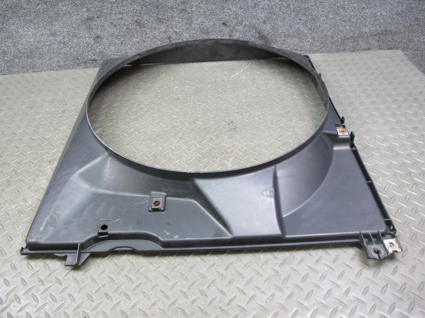 2003-2009 Lexus GX470 Engine Radiator Cooling Fan Motor Shroud 16711-50170