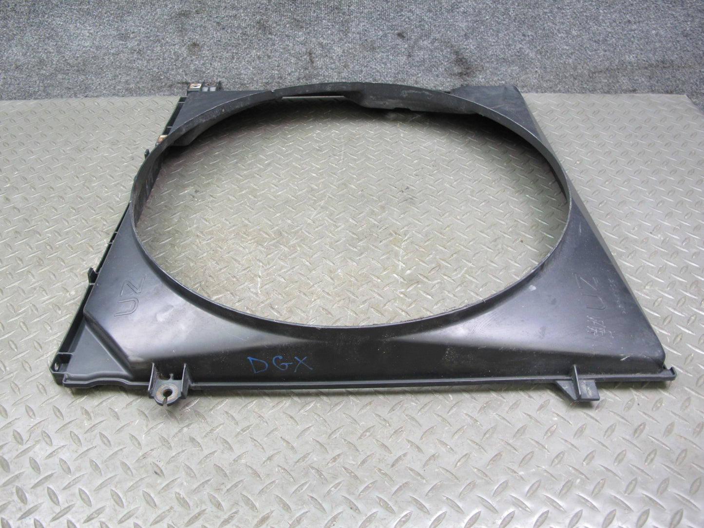 2003-2009 Lexus GX470 Engine Radiator Cooling Fan Motor Shroud 16711-50170