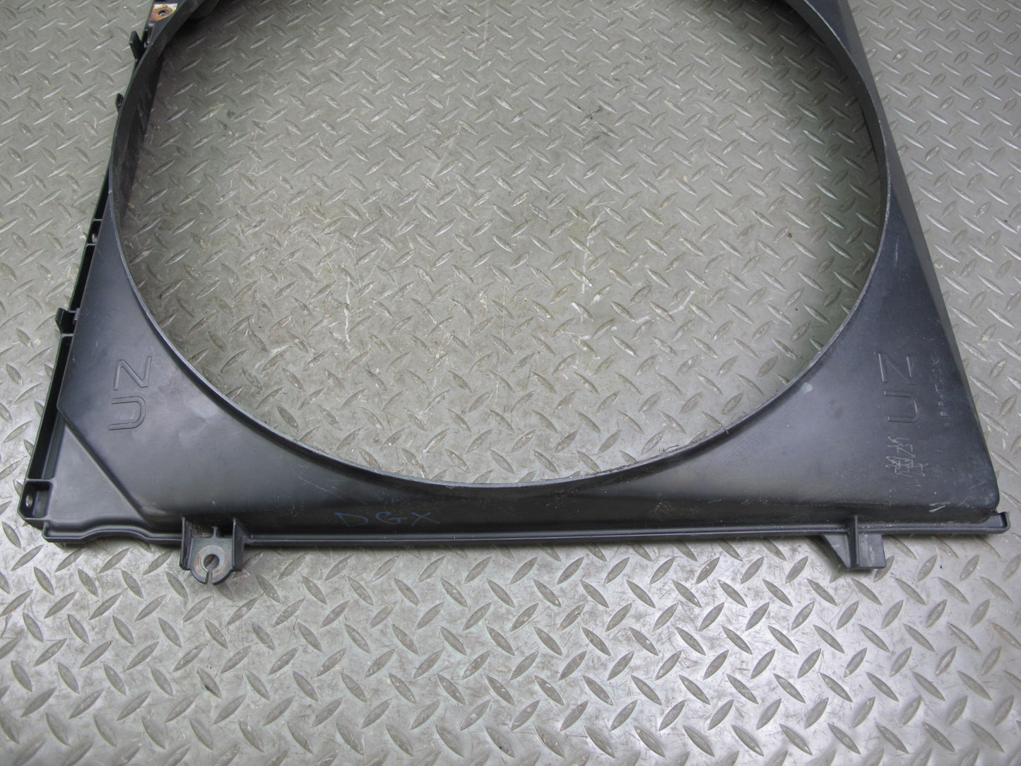 2003-2009 Lexus GX470 Engine Radiator Cooling Fan Motor Shroud 16711-50170