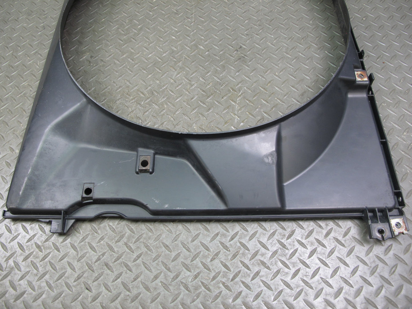 2003-2009 Lexus GX470 Engine Radiator Cooling Fan Motor Shroud 16711-50170