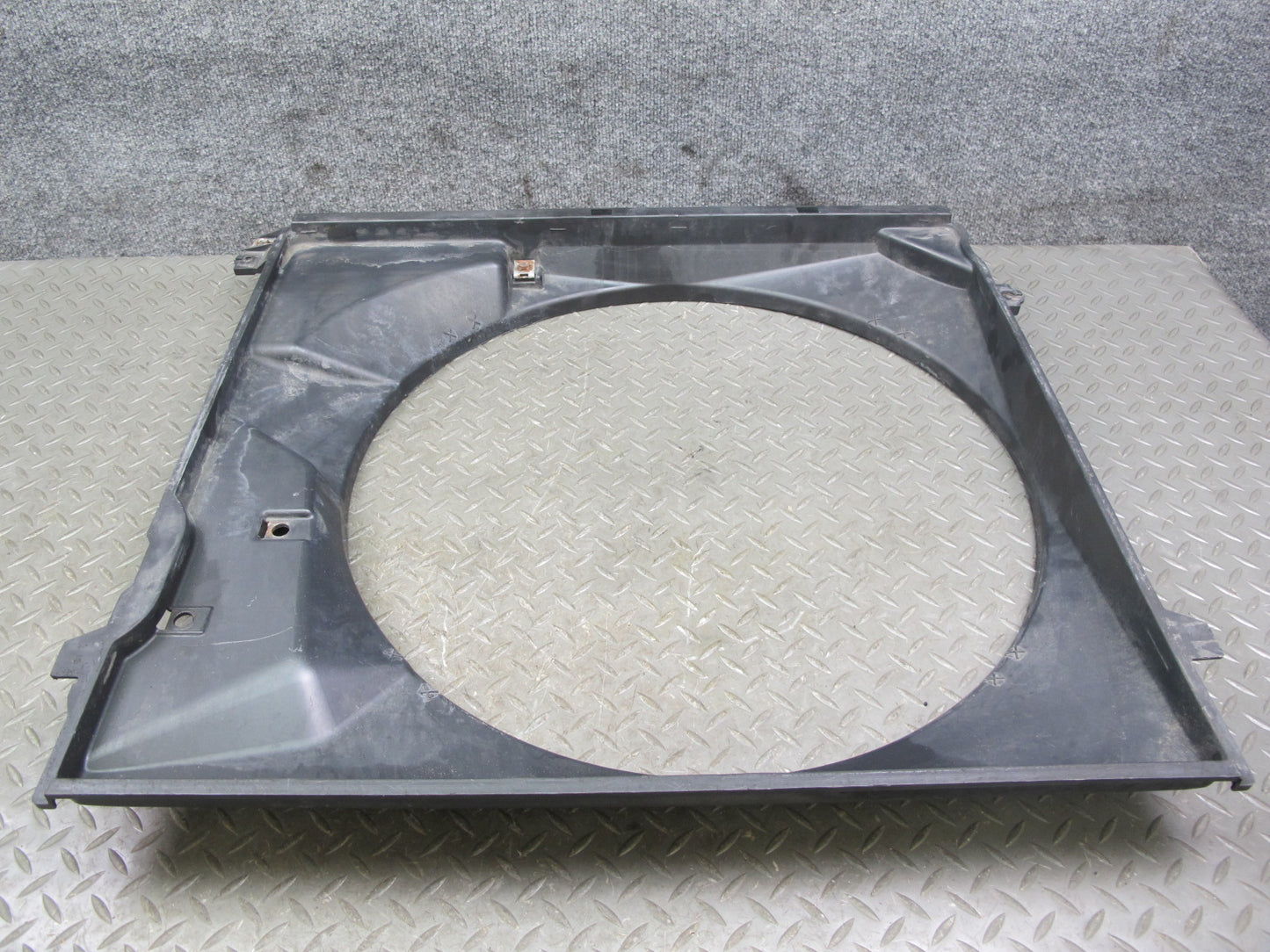2003-2009 Lexus GX470 Engine Radiator Cooling Fan Motor Shroud 16711-50170