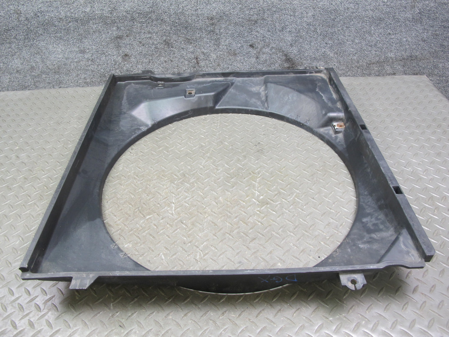 2003-2009 Lexus GX470 Engine Radiator Cooling Fan Motor Shroud 16711-50170