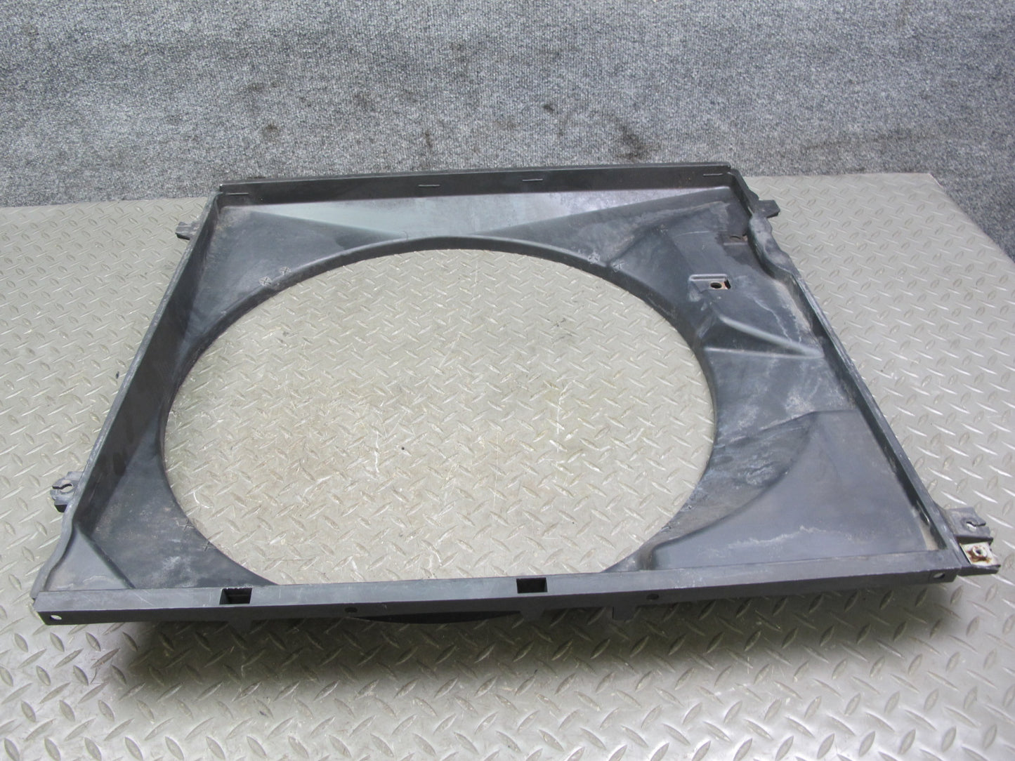 2003-2009 Lexus GX470 Engine Radiator Cooling Fan Motor Shroud 16711-50170