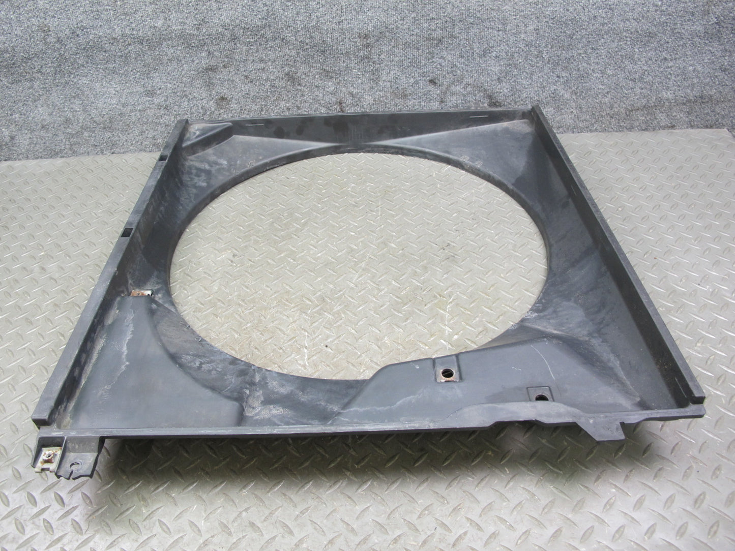 2003-2009 Lexus GX470 Engine Radiator Cooling Fan Motor Shroud 16711-50170
