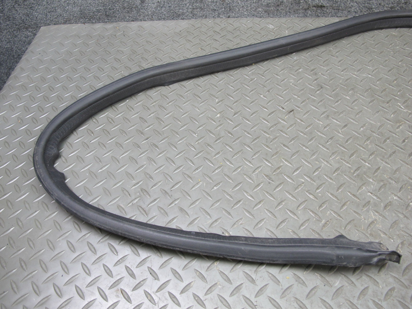 07-10 Saturn SKY Upper Roof Windshield Seal Rubber Weather Strip Set OEM