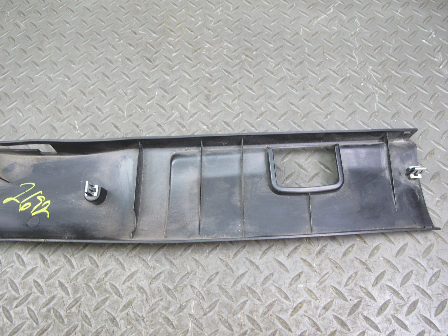 07-10 Saturn SKY Pontiac Solstice Windshield Upper Trim Panel 25949074 OEM