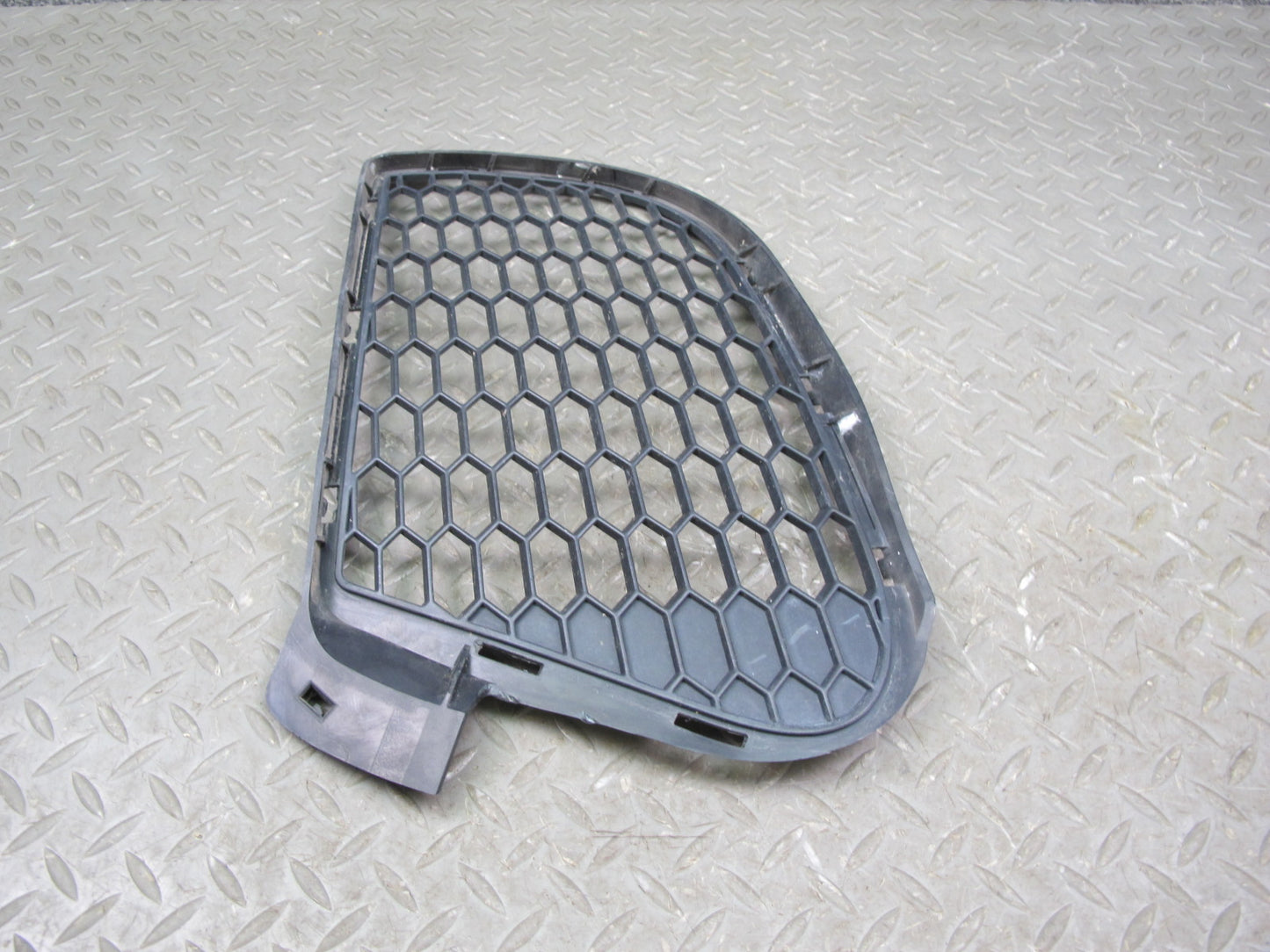 10-14 BMW E70 E71 X5M X6M Front Bumper Right Lower Air Vent Trim Grille OEM