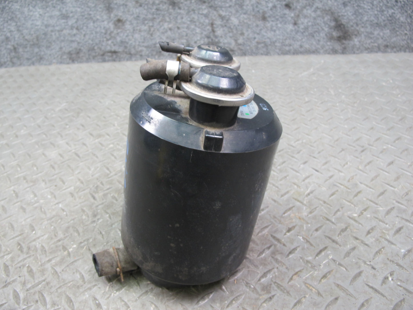 84-89 Nissan Z31 300ZX Fuel Evap Vapor Charcoal Canister 14950-16E01 OEM