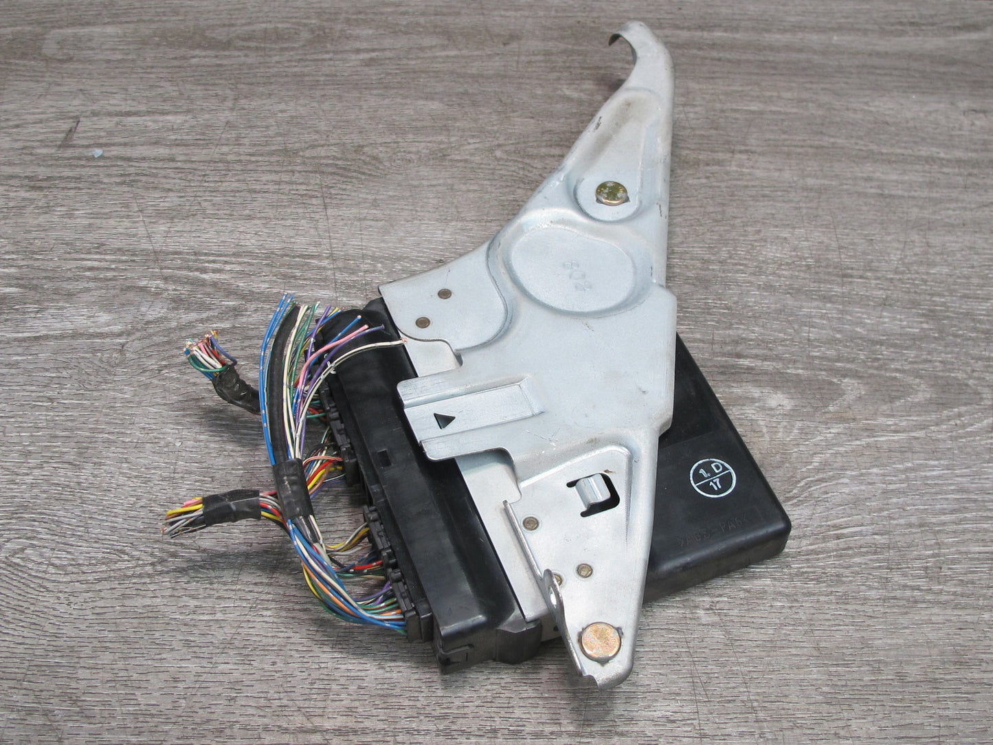 01-06 Lexus UCF30L LS430 ABS TRC VSC Traction Control Module 89540-50150 OEM