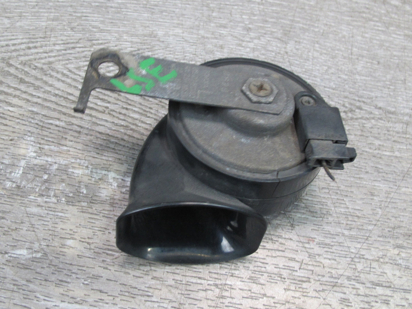 01-03 Lexus UCF30L LS430 Set of 2 High & Low Tone Note Pitch Horn Signal OEM